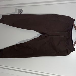 MENS LULU LEMON JOGGERS. MEDIUM. OLIVE GREEN. TAPPERED.